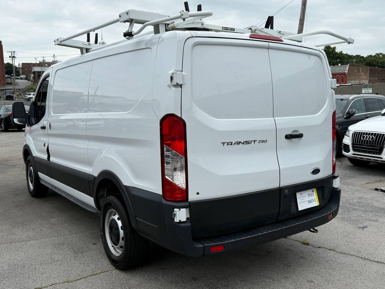 Ford Transit 250 Van Low Roof w/Sliding Pass. 130-in. WB 2020