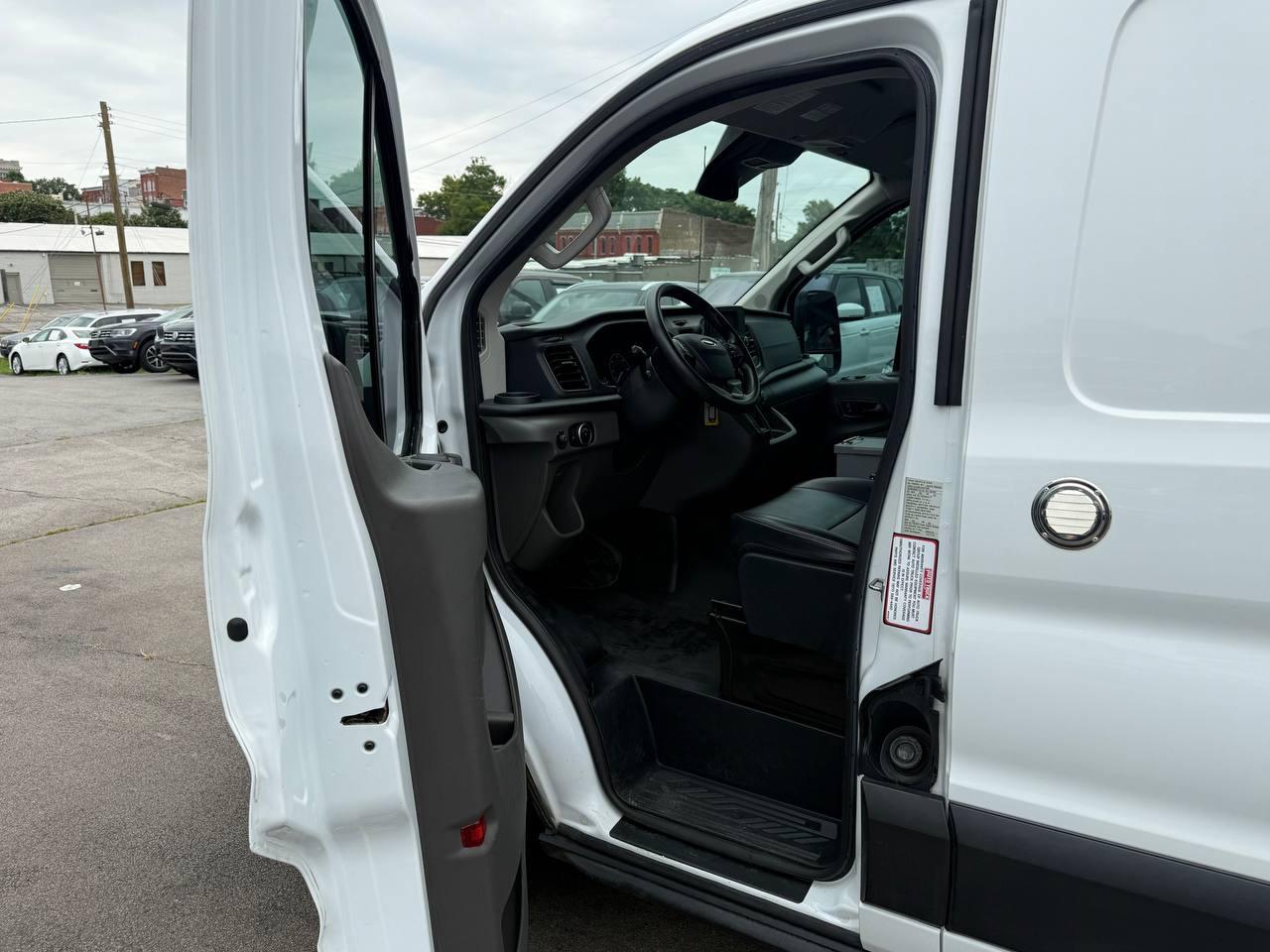 Ford Transit 250 Van Low Roof w/Sliding Pass. 130-in. WB 2020