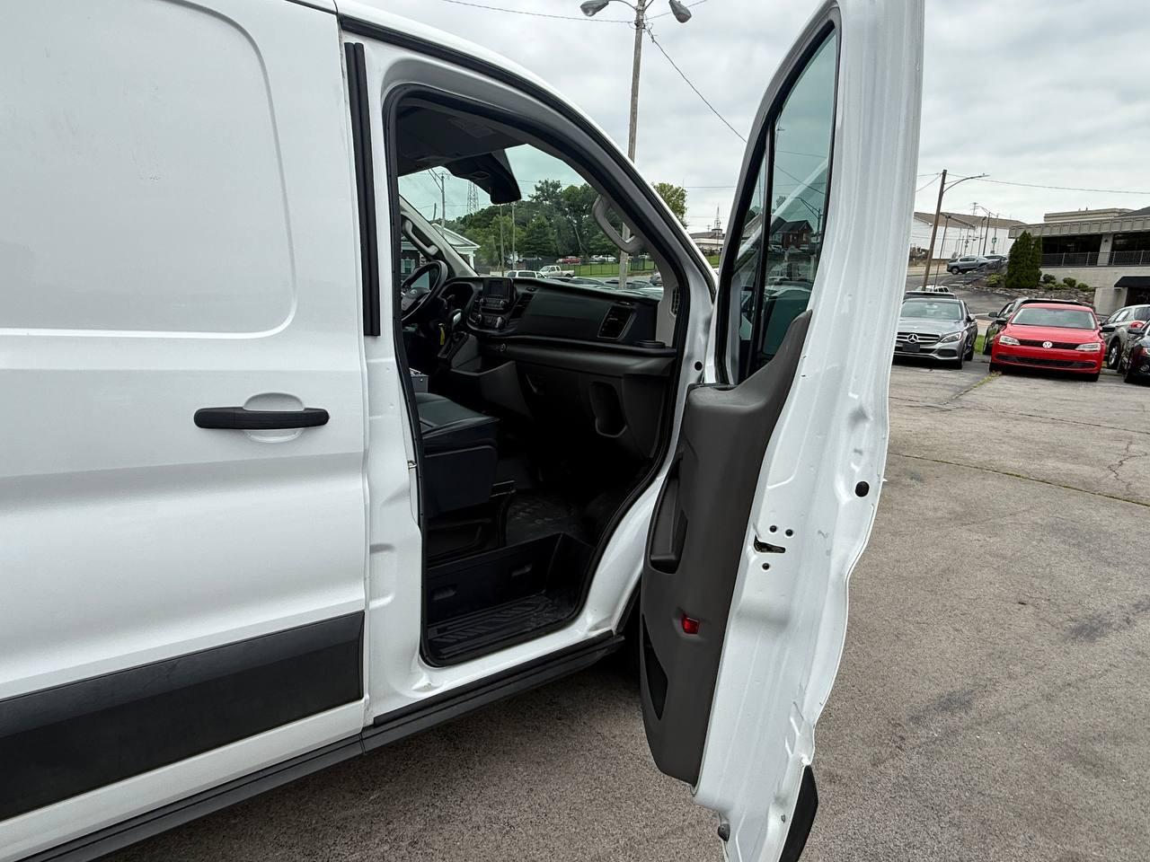 Ford Transit 250 Van Low Roof w/Sliding Pass. 130-in. WB 2020
