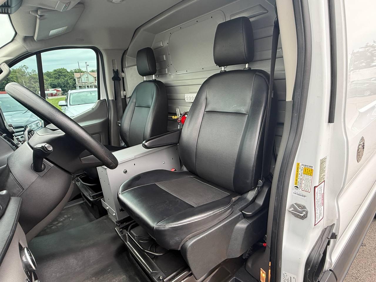 Ford Transit 250 Van Low Roof w/Sliding Pass. 130-in. WB 2020
