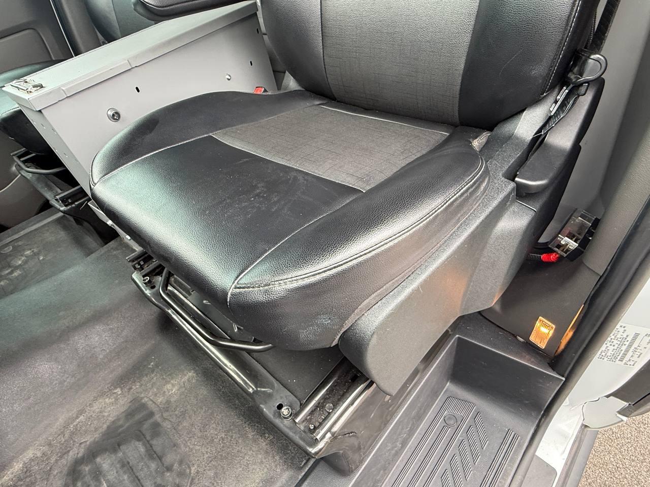 Ford Transit 250 Van Low Roof w/Sliding Pass. 130-in. WB 2020
