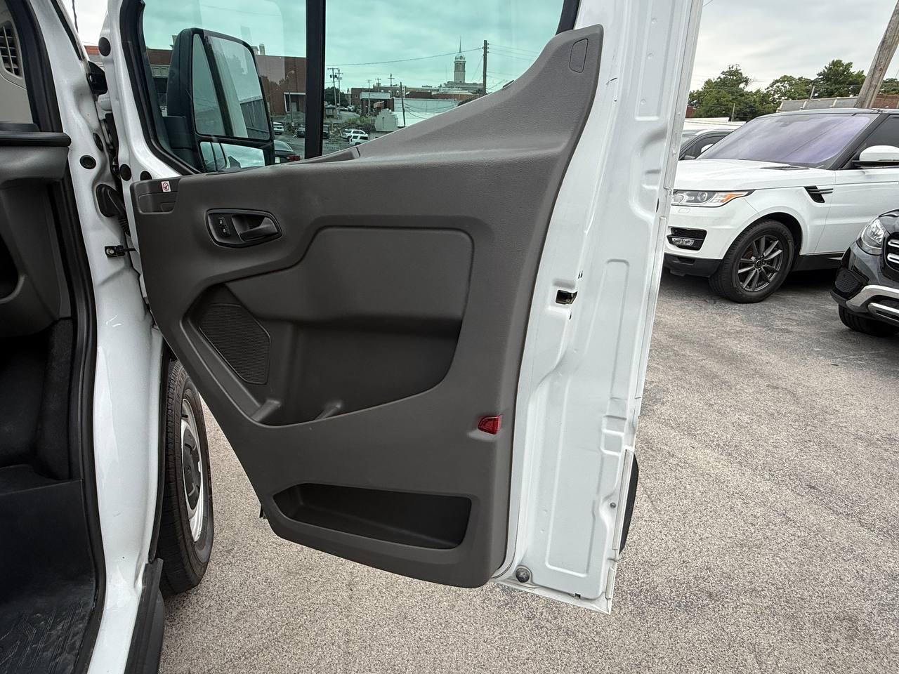 Ford Transit 250 Van Low Roof w/Sliding Pass. 130-in. WB 2020