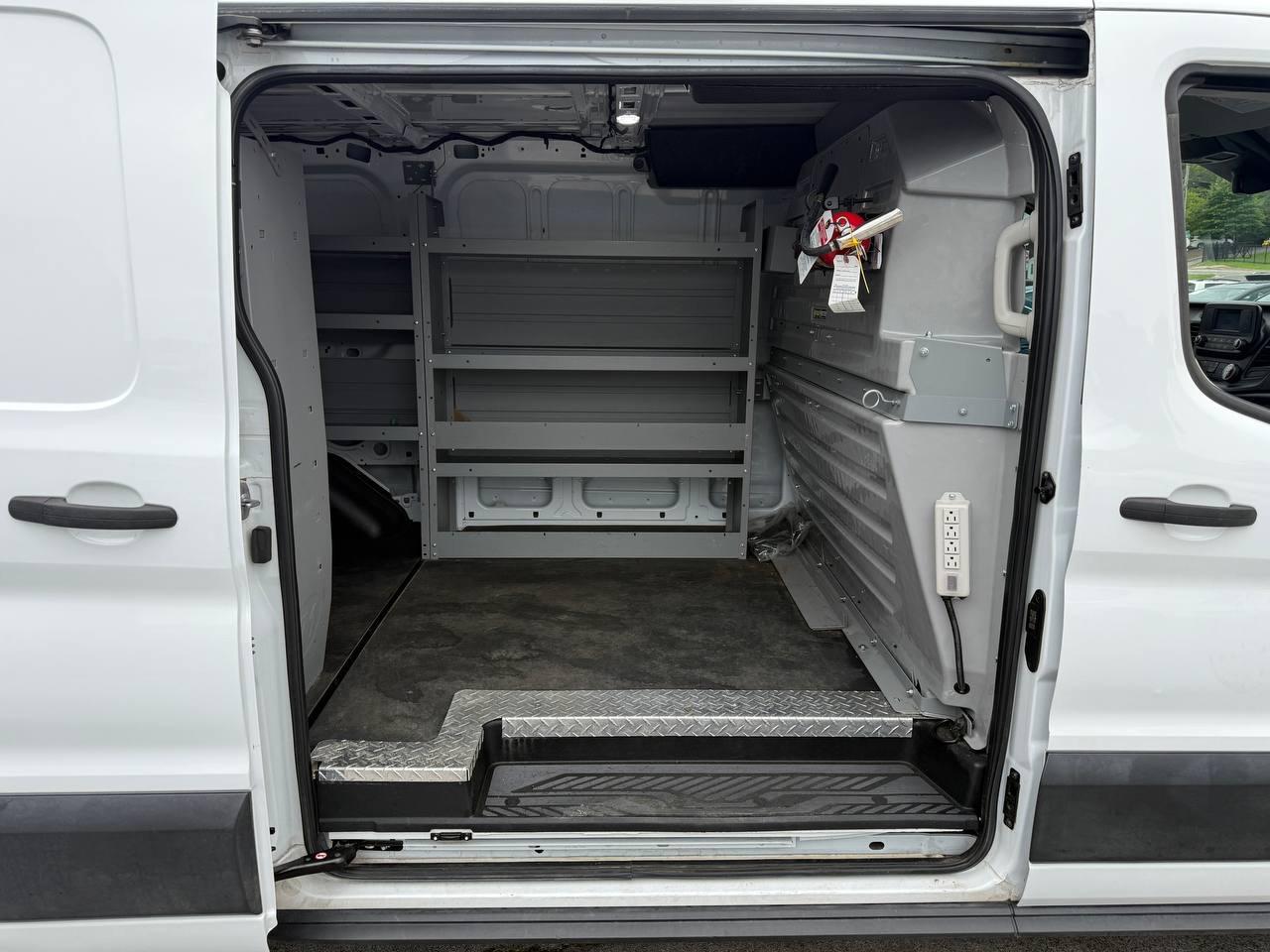 Ford Transit 250 Van Low Roof w/Sliding Pass. 130-in. WB 2020