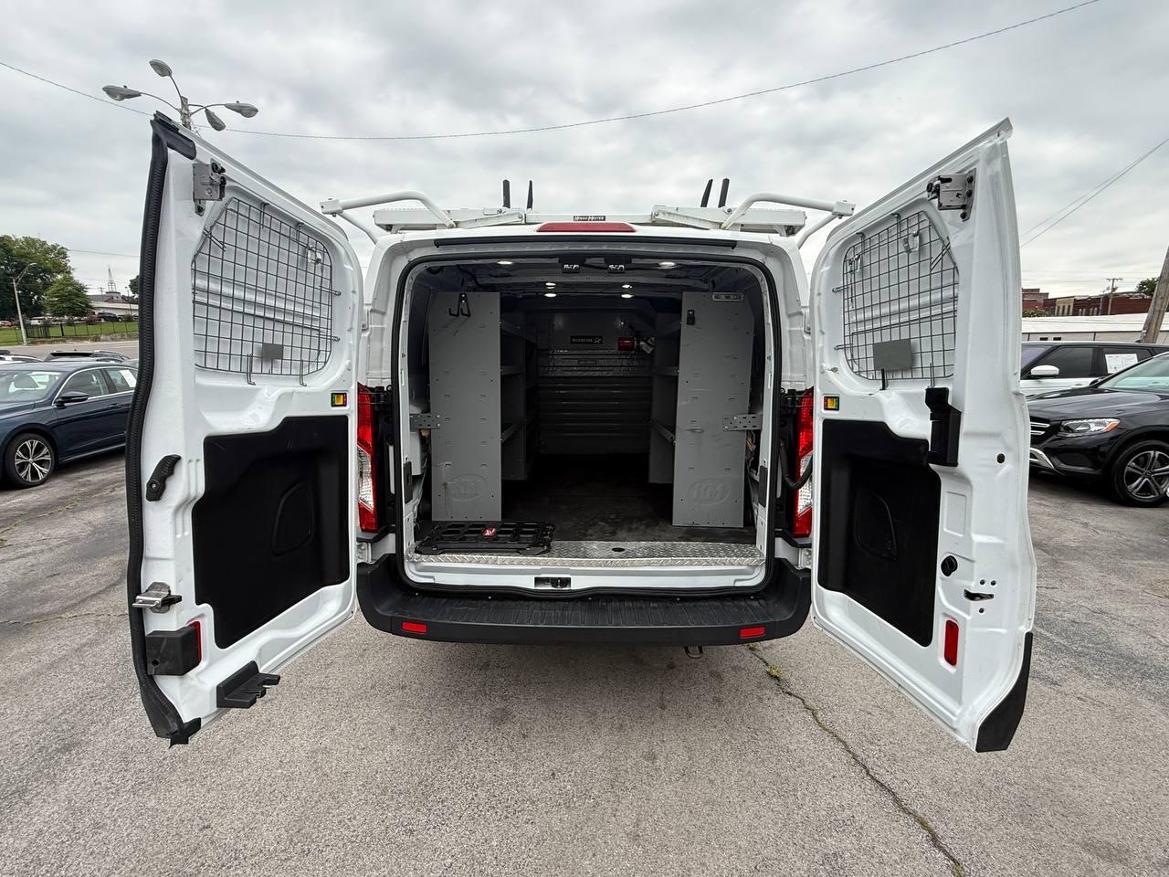 Ford Transit 250 Van Low Roof w/Sliding Pass. 130-in. WB 2020