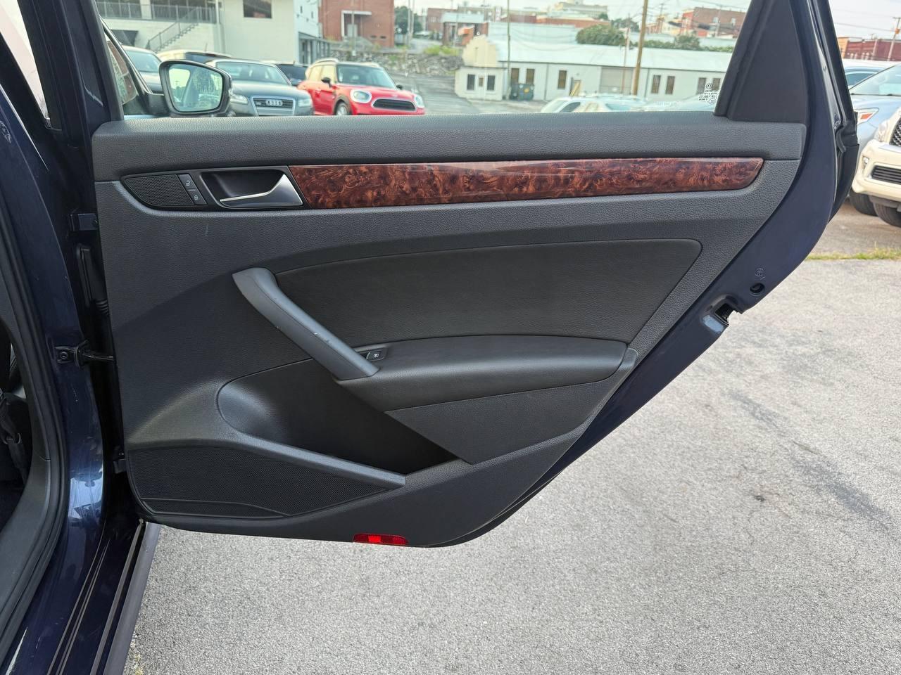 Volkswagen Passat 2.5L SEL 2013