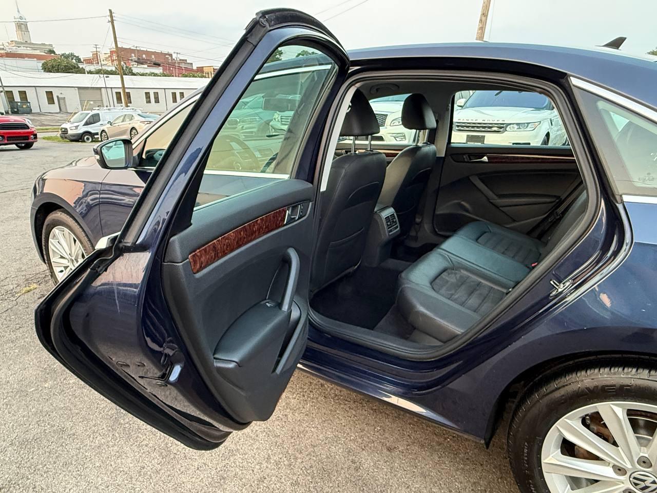 Volkswagen Passat 2.5L SEL 2013