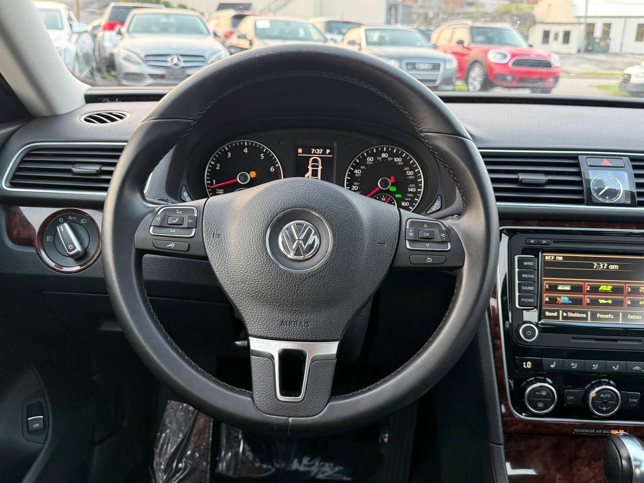 Volkswagen Passat 2.5L SEL 2013