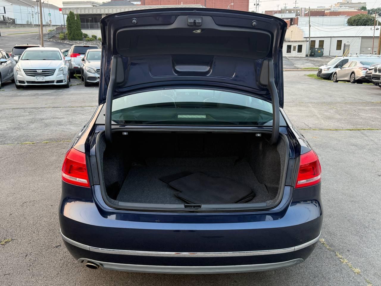Volkswagen Passat 2.5L SEL 2013