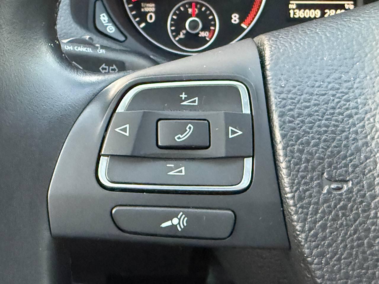 Volkswagen Passat 2.5L SEL 2013