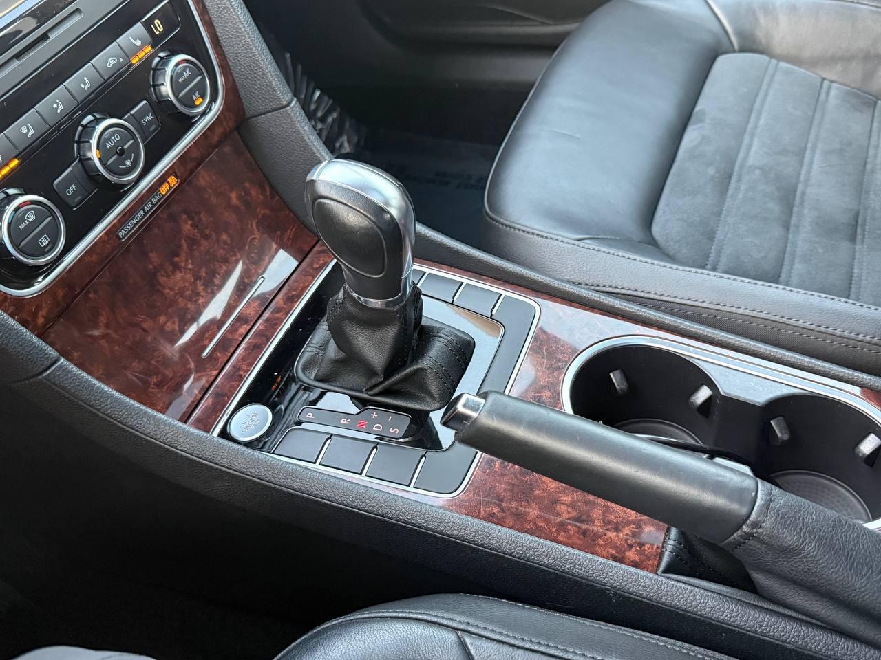 Volkswagen Passat 2.5L SEL 2013