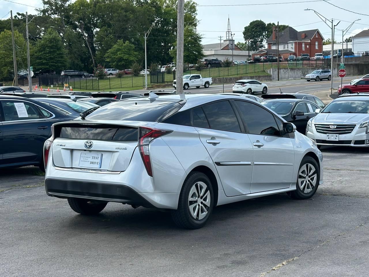Toyota Prius Two 2016