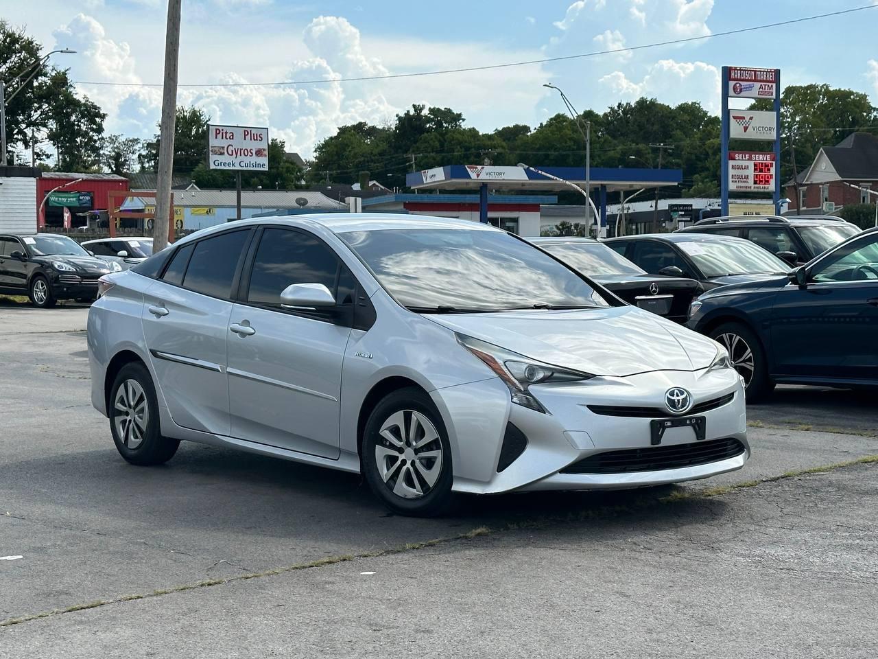 Toyota Prius Two 2016