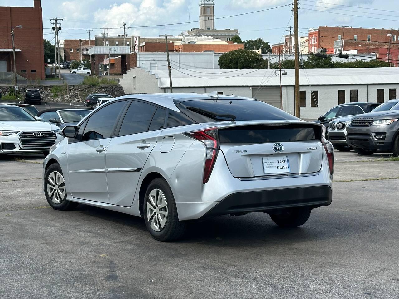 Toyota Prius Two 2016