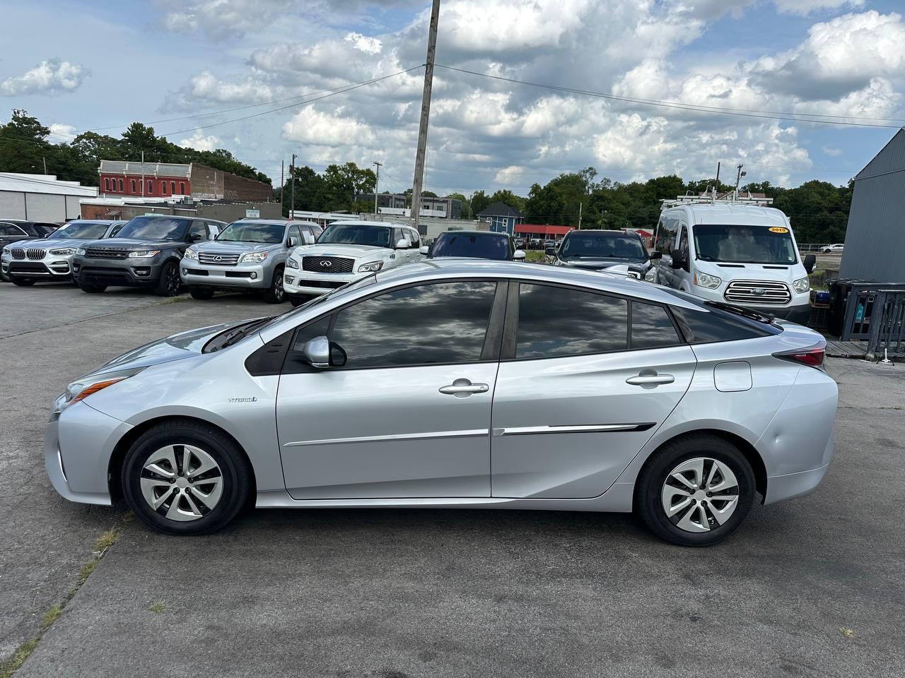 Toyota Prius Two 2016
