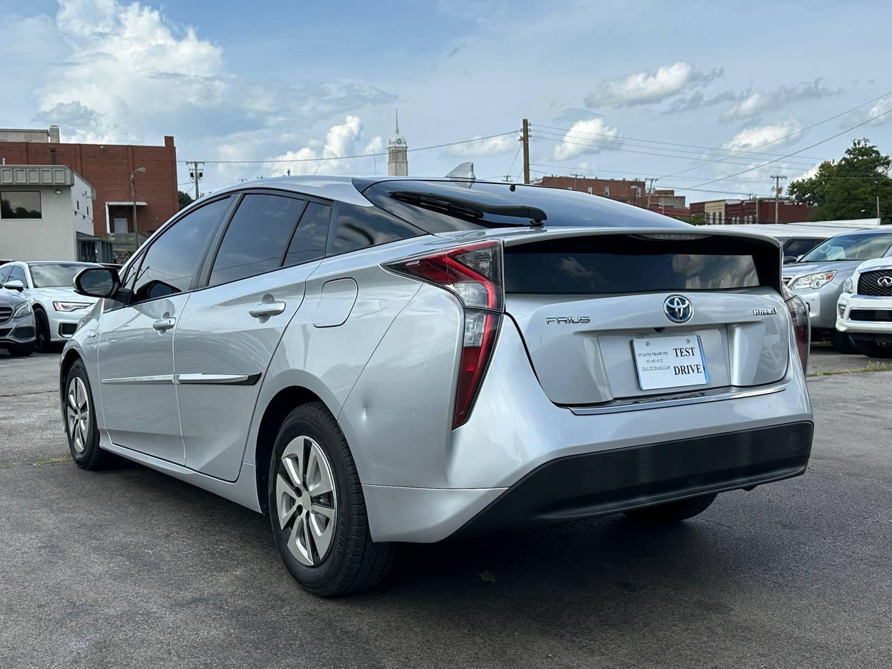 Toyota Prius Two 2016