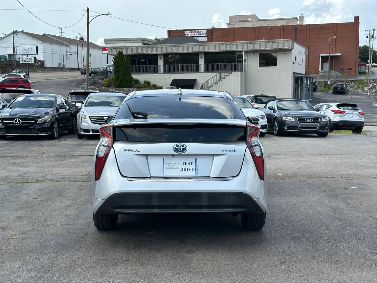 Toyota Prius Two 2016