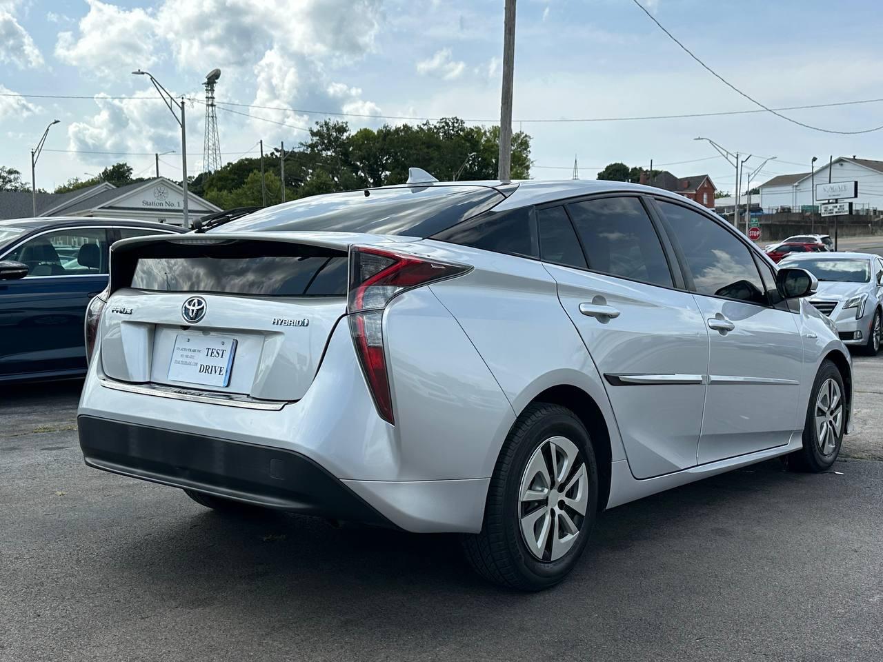 Toyota Prius Two 2016