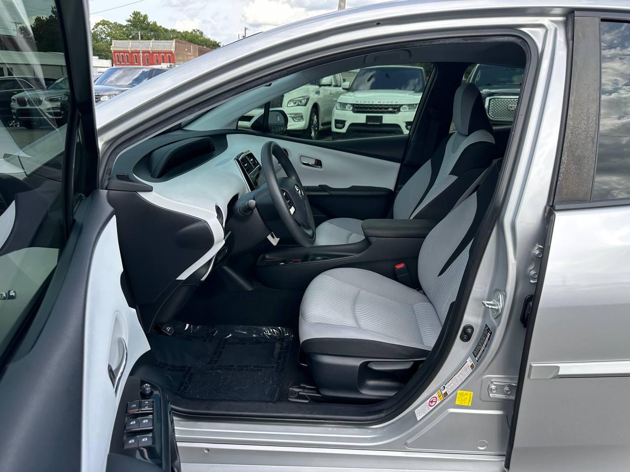 Toyota Prius Two 2016
