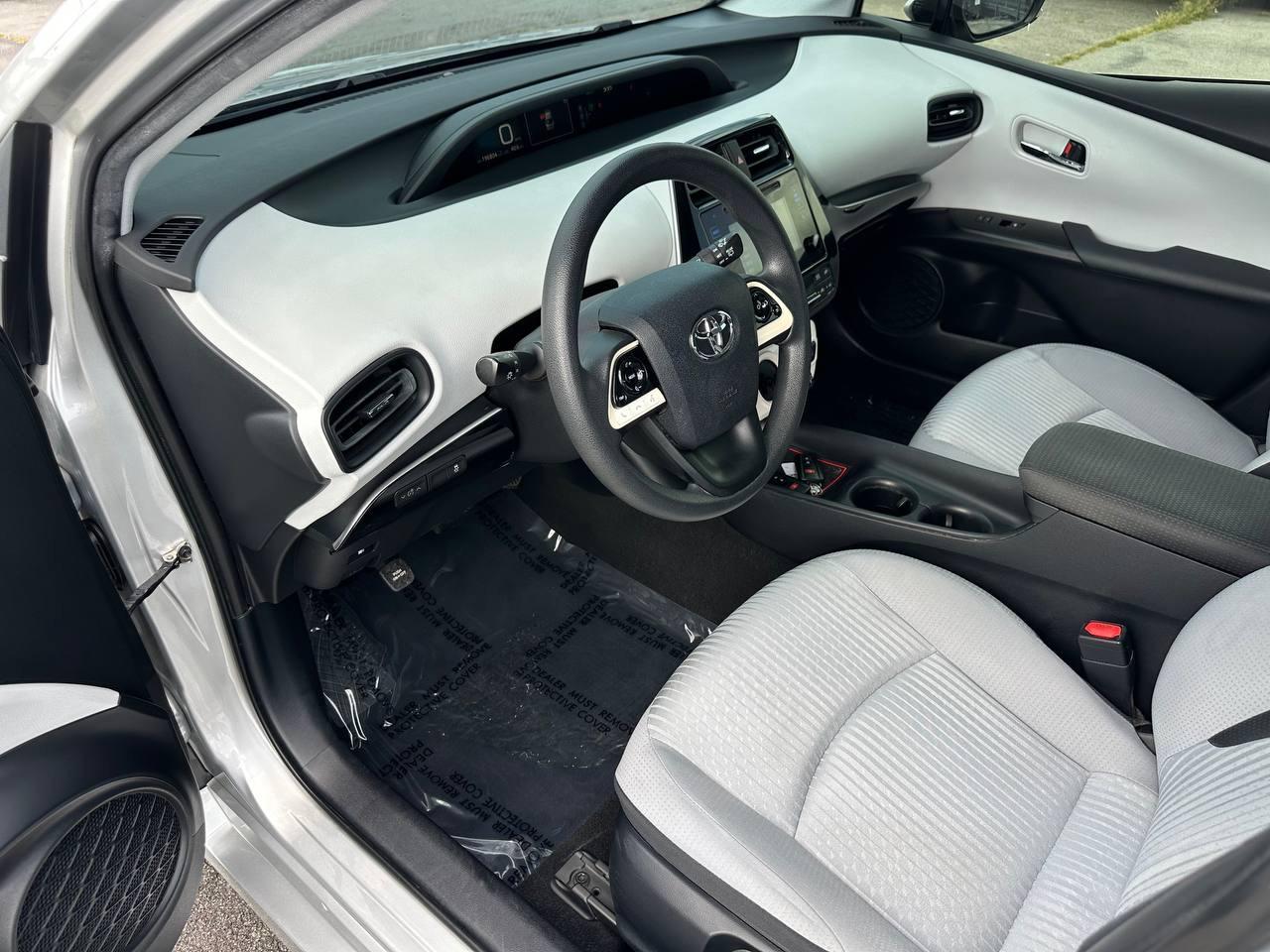 Toyota Prius Two 2016