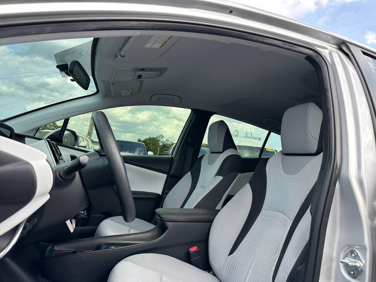 Toyota Prius Two 2016