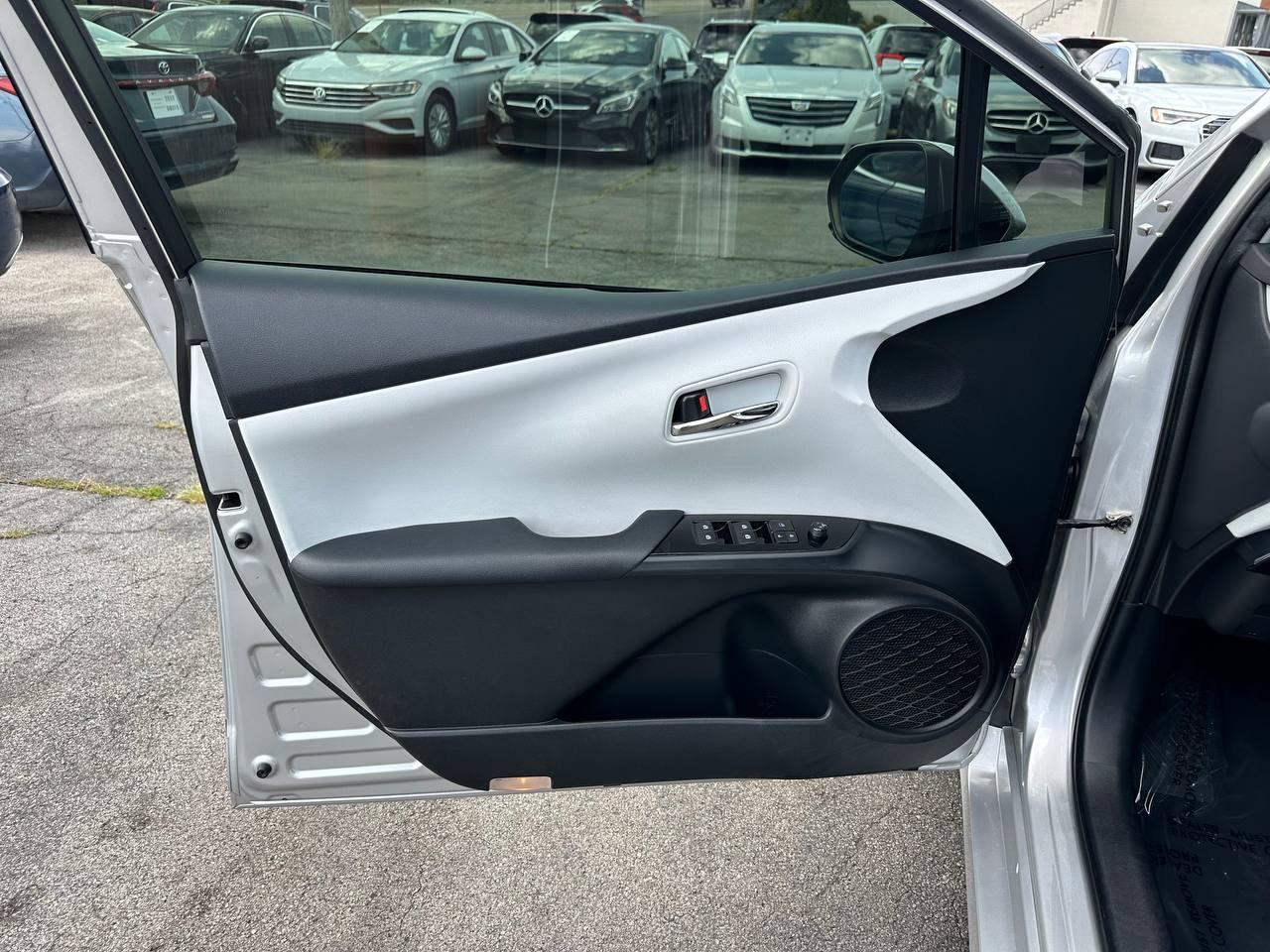 Toyota Prius Two 2016
