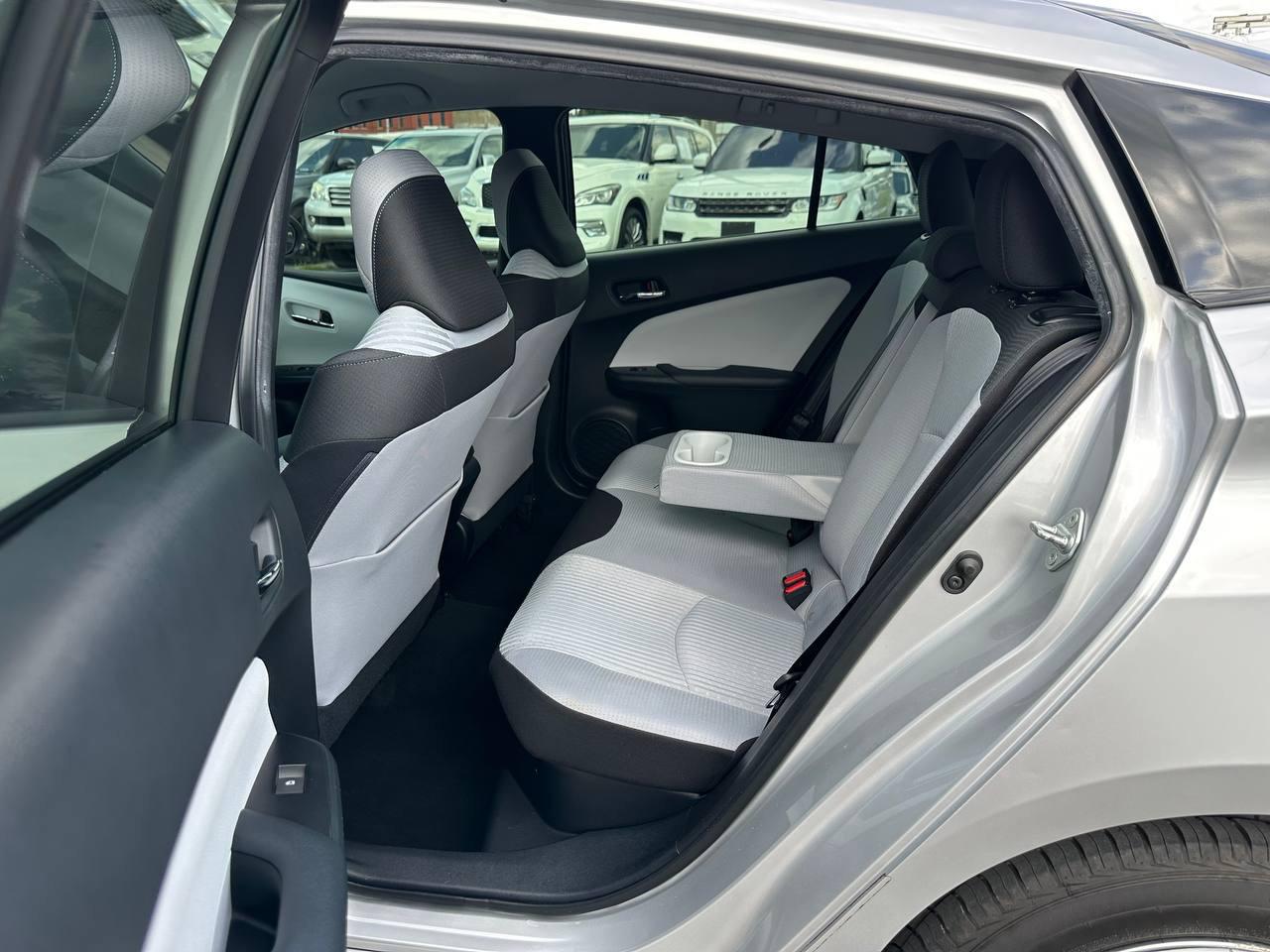 Toyota Prius Two 2016