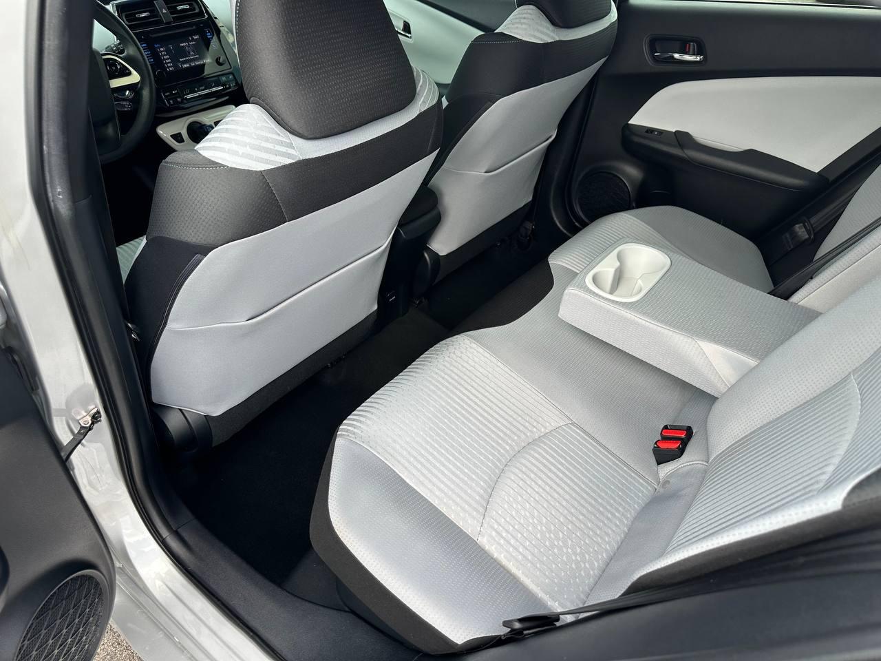 Toyota Prius Two 2016