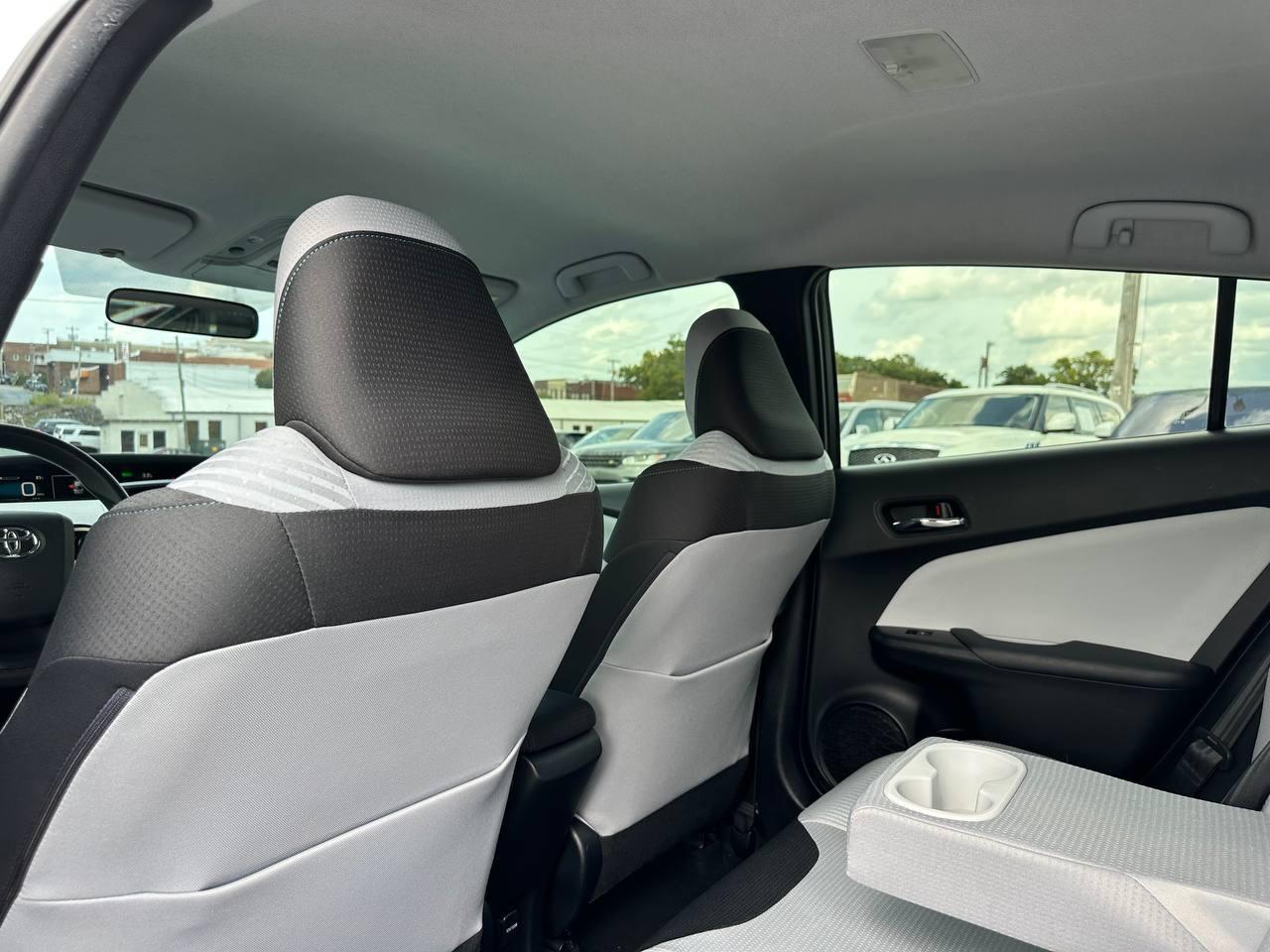 Toyota Prius Two 2016