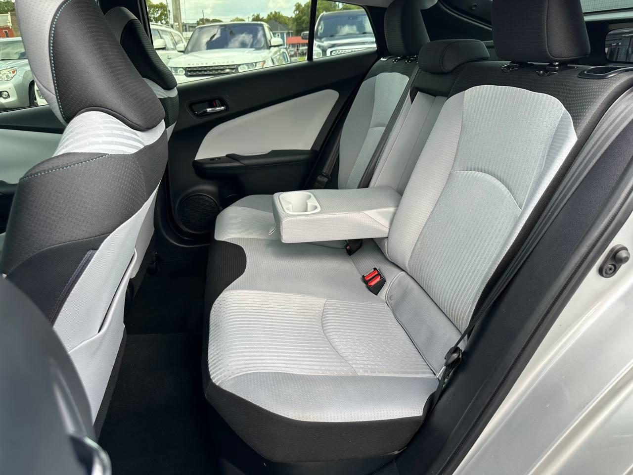 Toyota Prius Two 2016