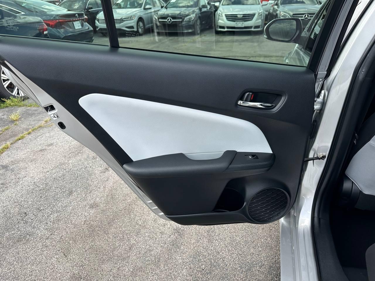 Toyota Prius Two 2016