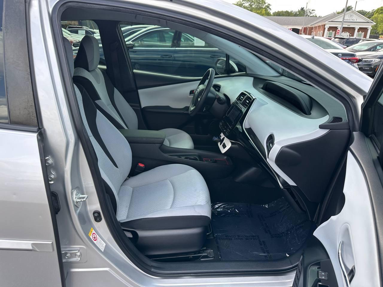 Toyota Prius Two 2016