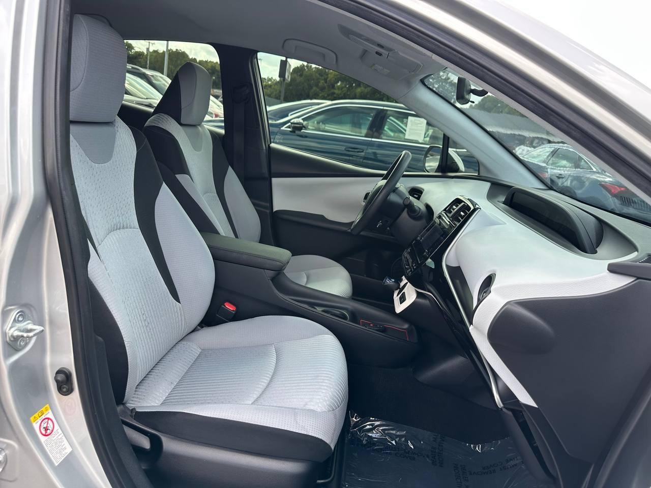 Toyota Prius Two 2016