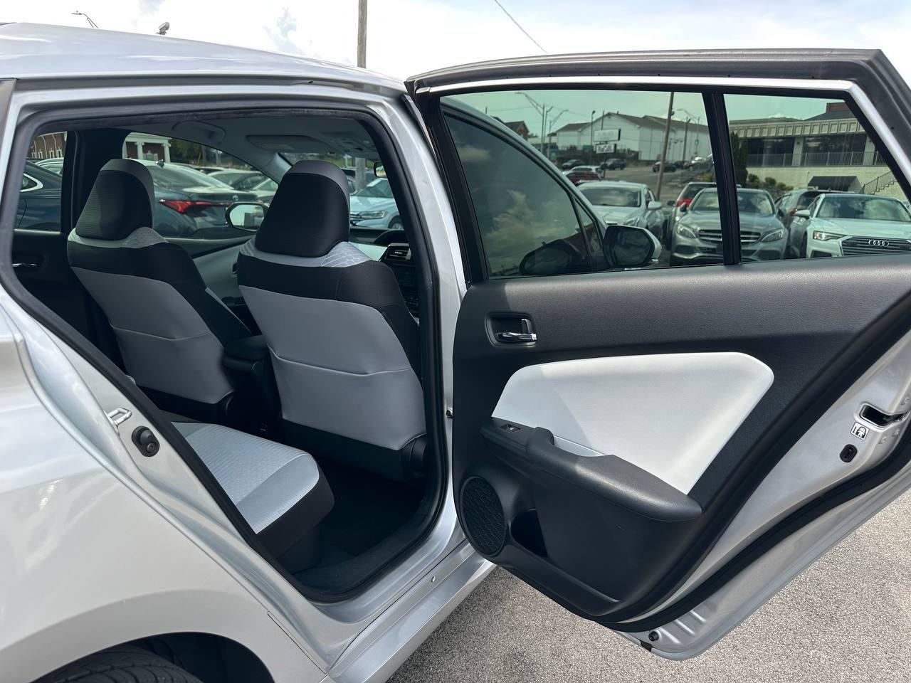 Toyota Prius Two 2016