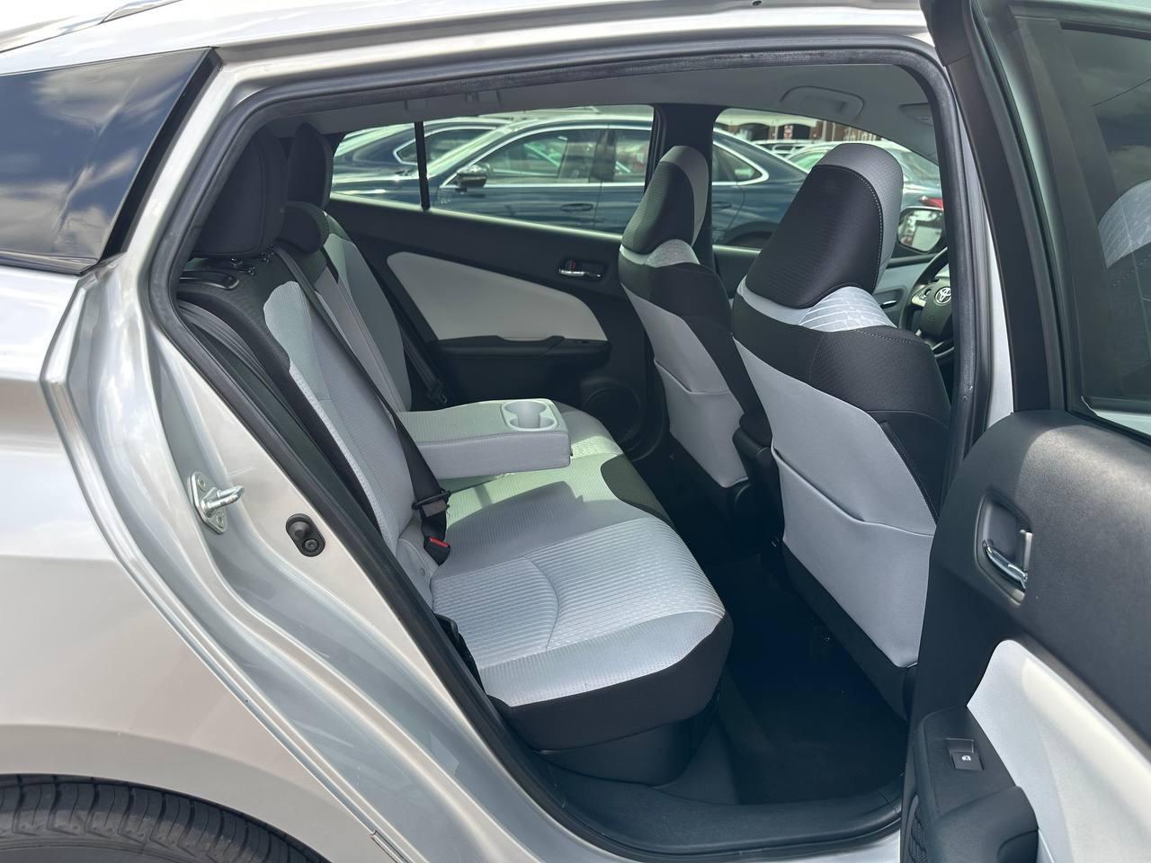 Toyota Prius Two 2016