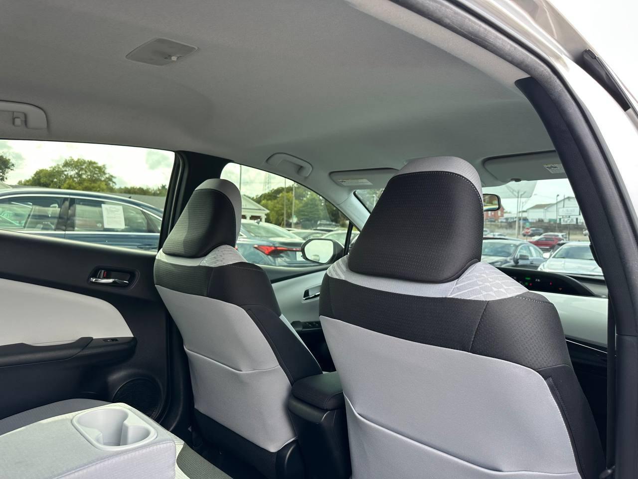 Toyota Prius Two 2016