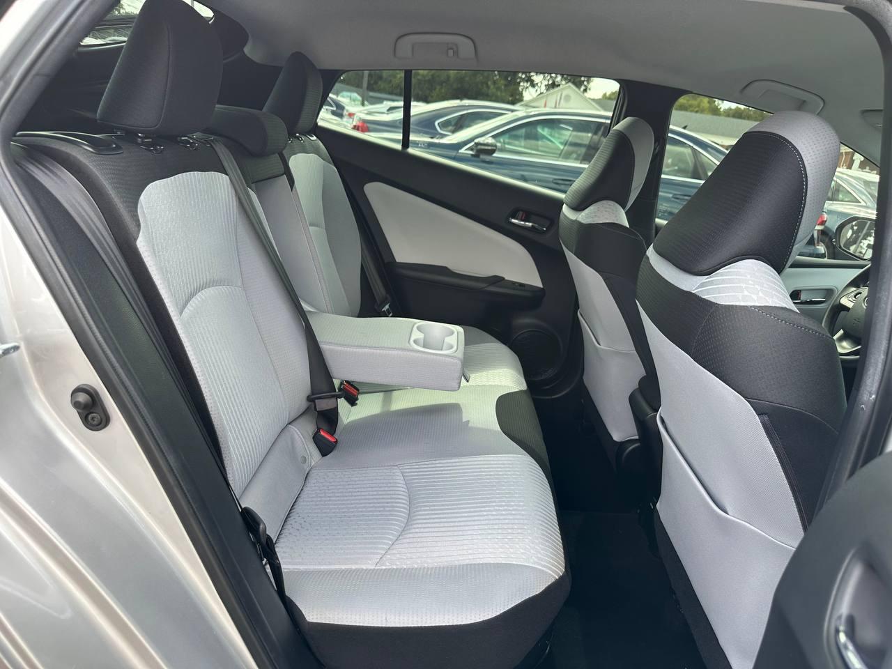 Toyota Prius Two 2016