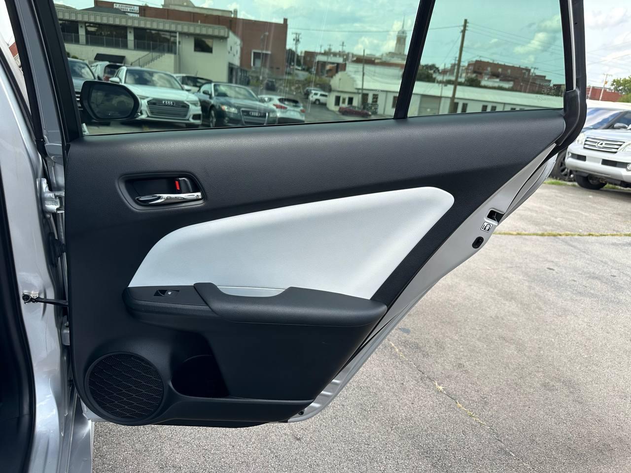 Toyota Prius Two 2016