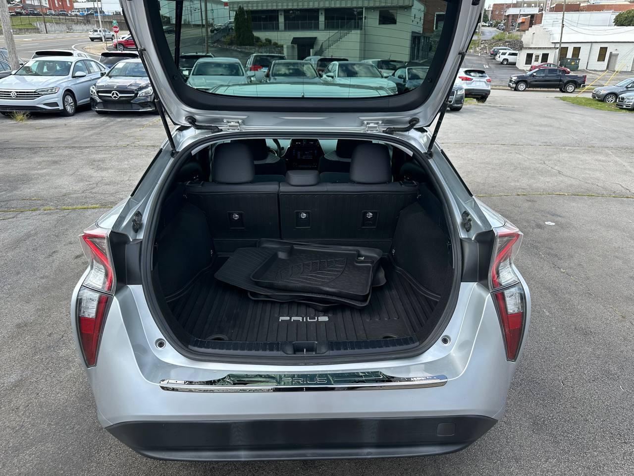 Toyota Prius Two 2016