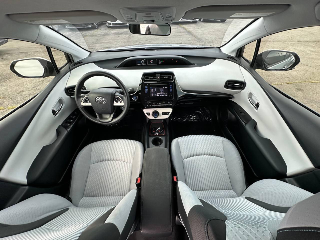 Toyota Prius Two 2016