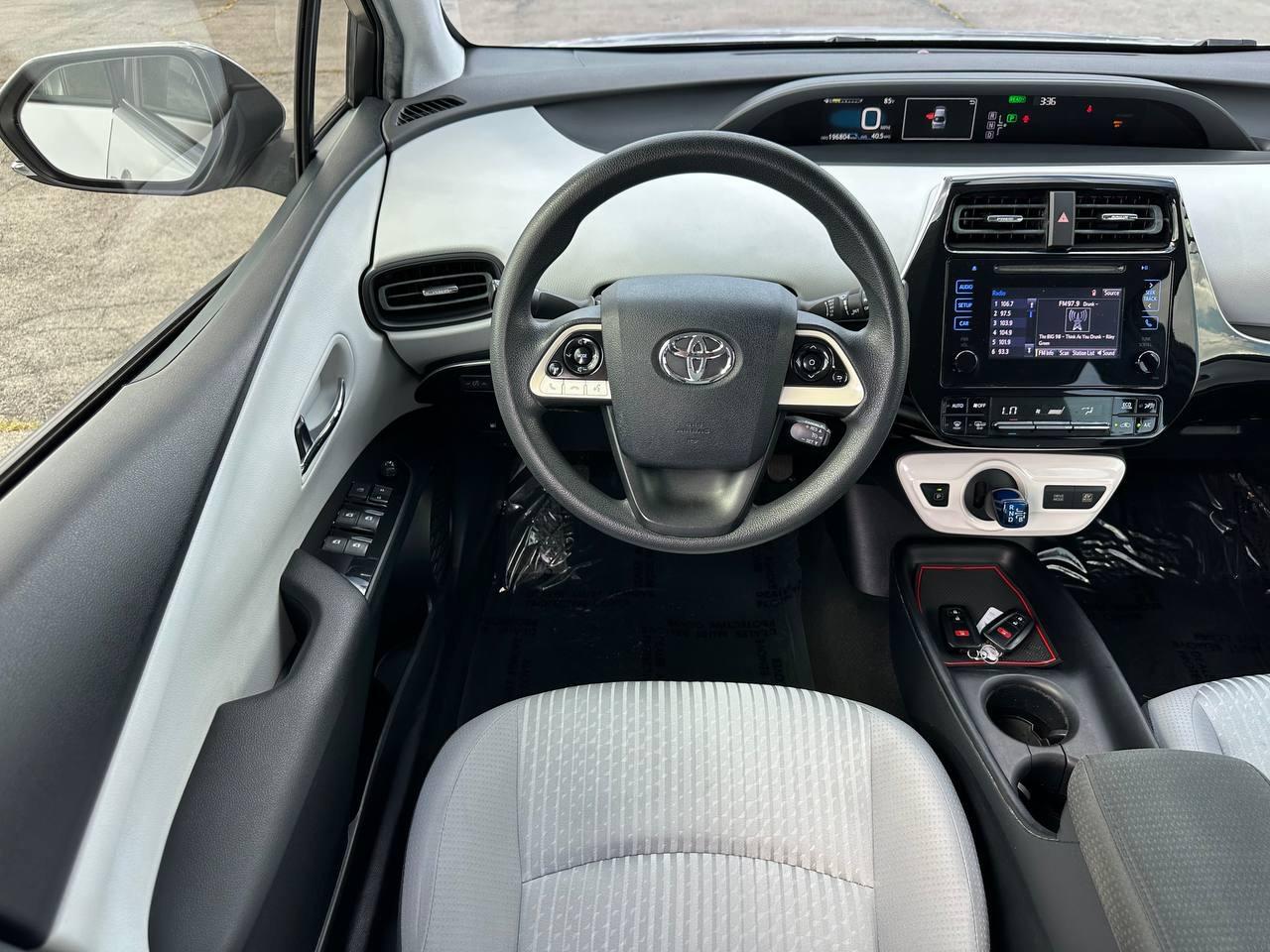 Toyota Prius Two 2016
