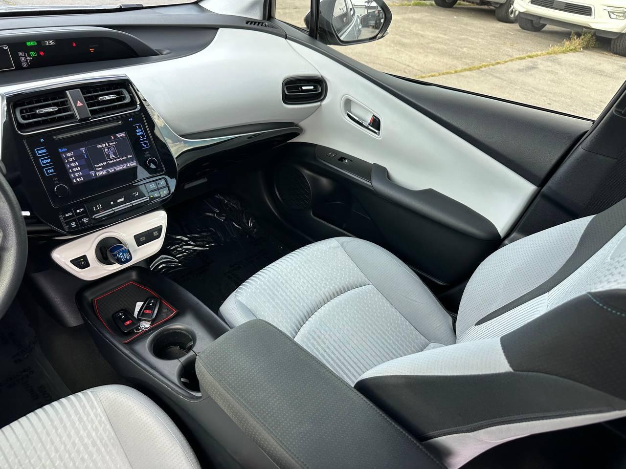 Toyota Prius Two 2016