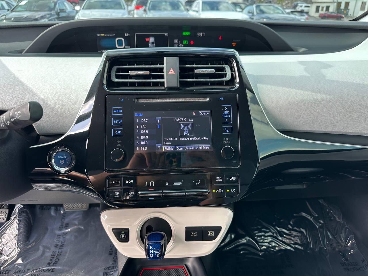 Toyota Prius Two 2016