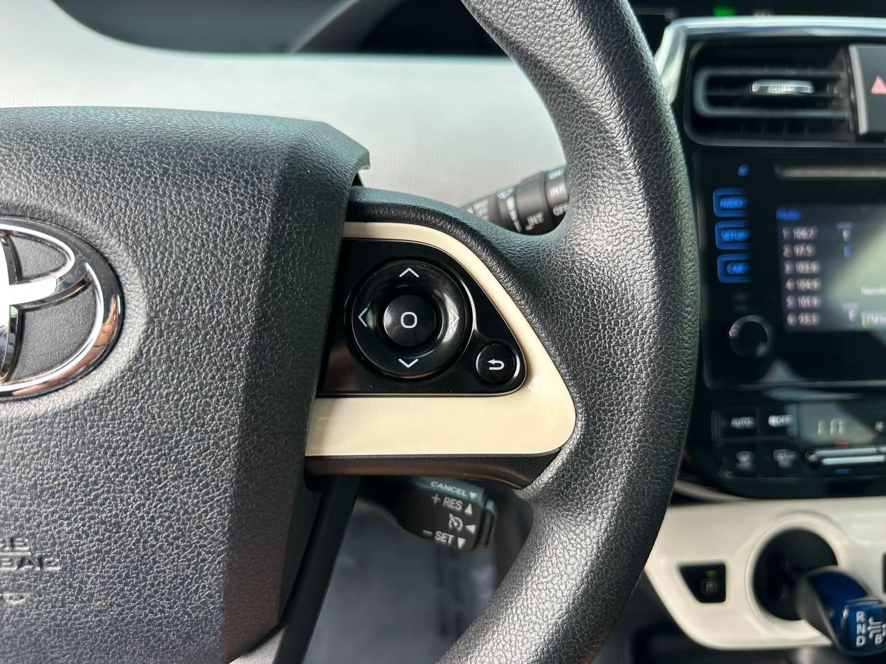 Toyota Prius Two 2016