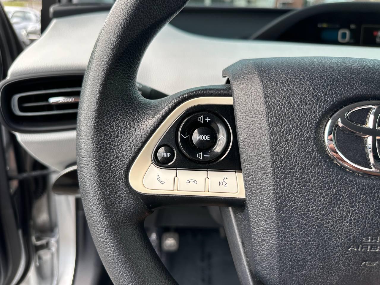 Toyota Prius Two 2016