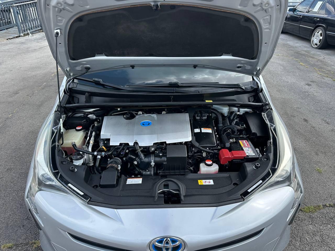 Toyota Prius Two 2016