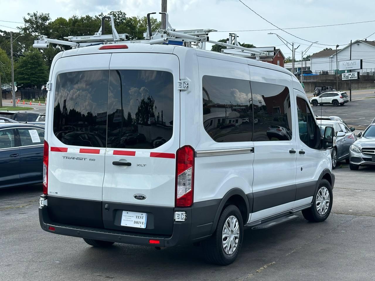 Ford Transit 150 Wagon Med. Roof XL w/Sliding Pass. 130-in. WB 2015