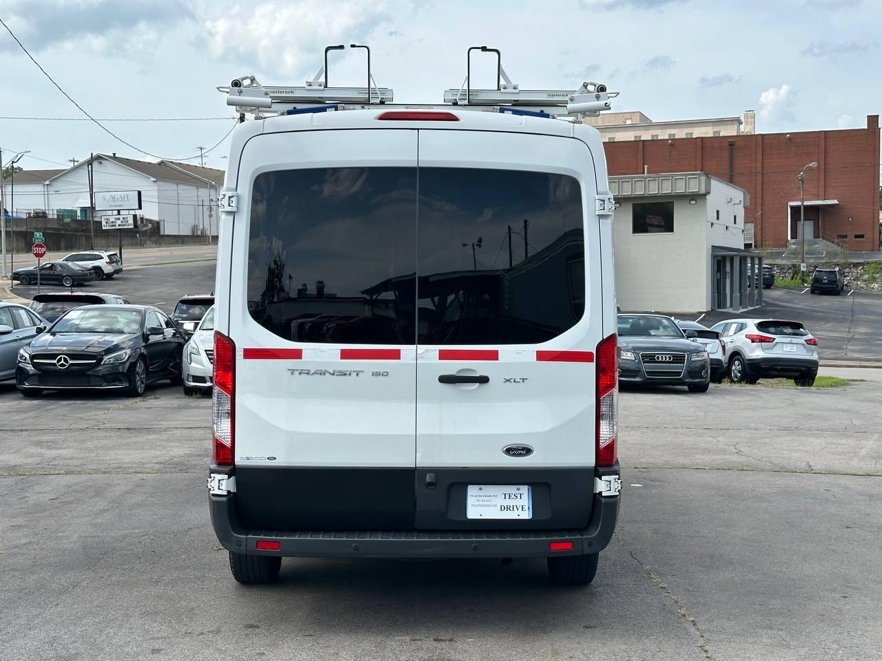 Ford Transit 150 Wagon Med. Roof XL w/Sliding Pass. 130-in. WB 2015