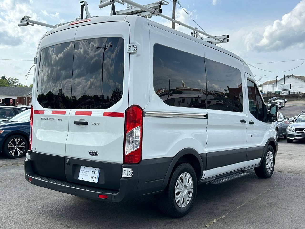 Ford Transit 150 Wagon Med. Roof XL w/Sliding Pass. 130-in. WB 2015