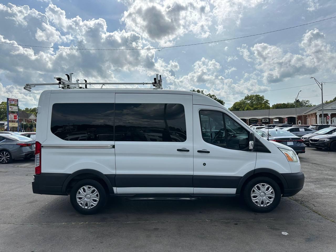 Ford Transit 150 Wagon Med. Roof XL w/Sliding Pass. 130-in. WB 2015