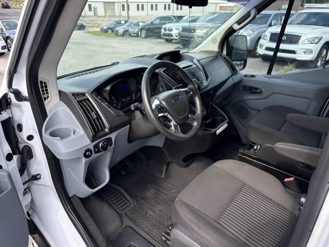 Ford Transit 150 Wagon Med. Roof XL w/Sliding Pass. 130-in. WB 2015